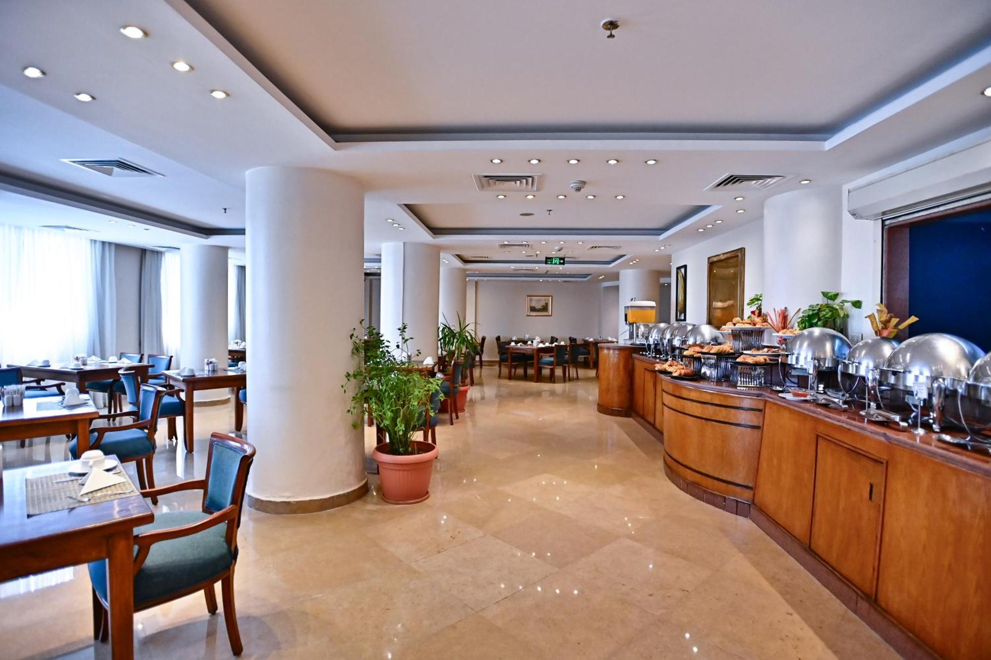 Swiss Inn Nile Hotel Giza Esterno foto