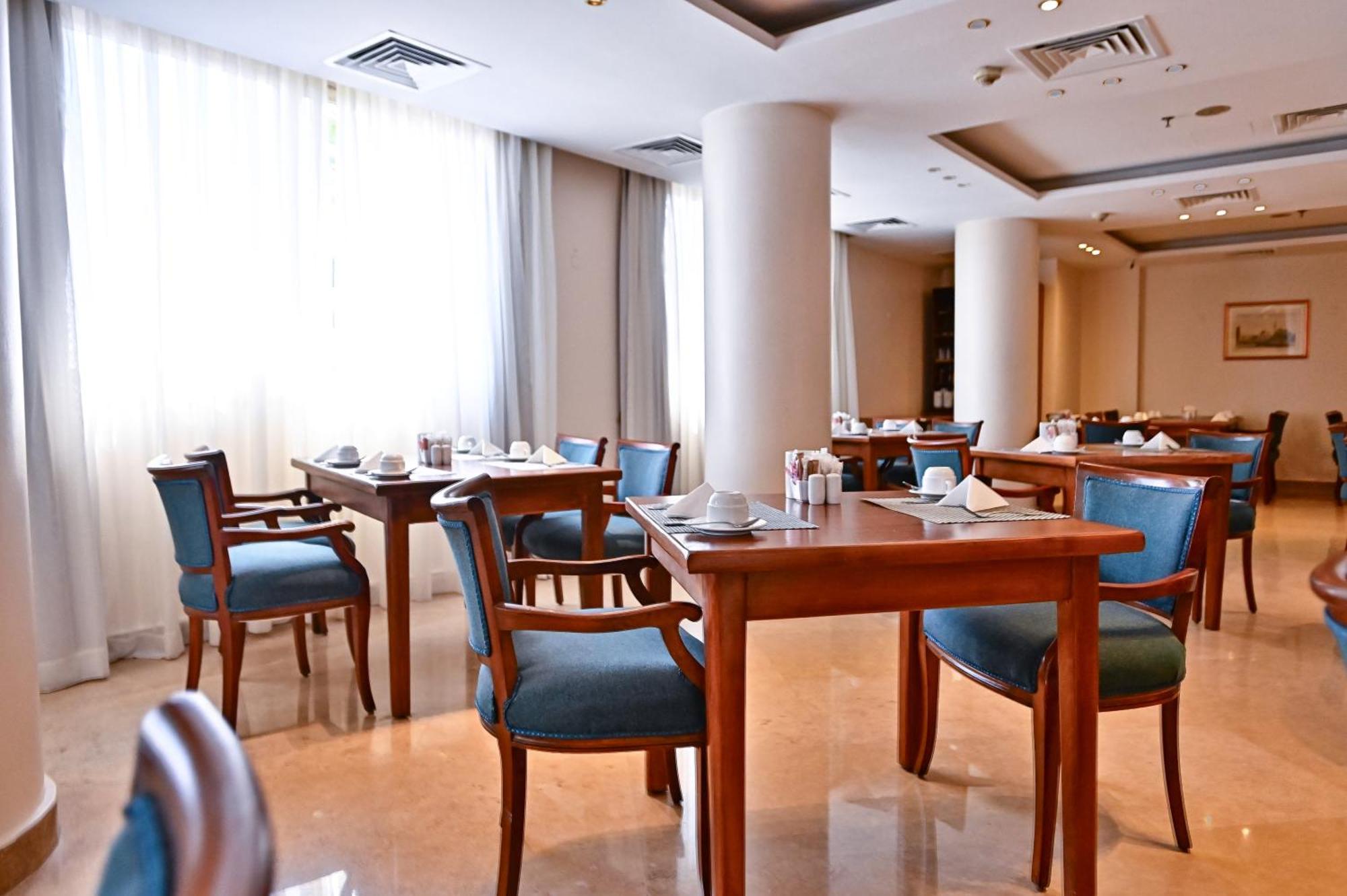 Swiss Inn Nile Hotel Giza Esterno foto